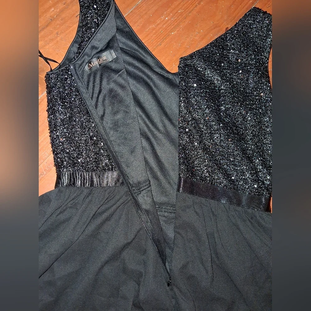 Meetjen Sequin Black Dress - Picture 3 of 5